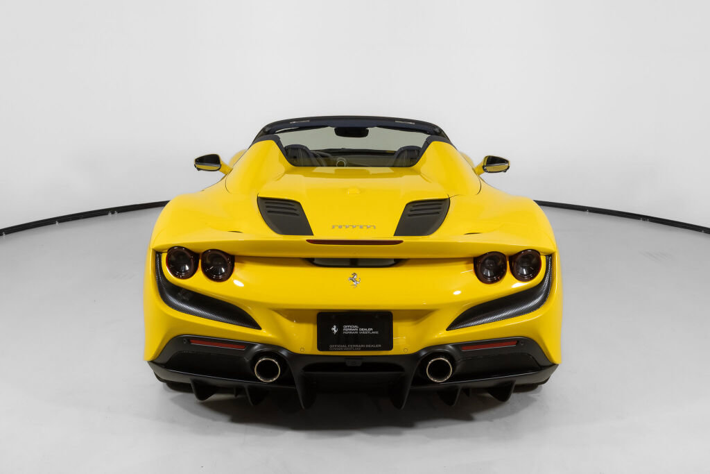 Used 2022 Ferrari F8 Tributo image 7