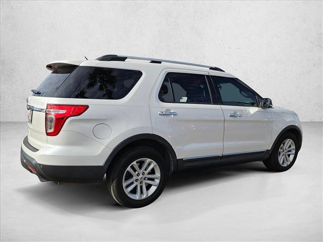 Used 2014 Ford Explorer XLT w/ Equipment Group 202A image 4