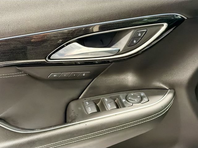 Used 2021 Buick Envision Essence w/ Technology Package I AWD/4WD image 17