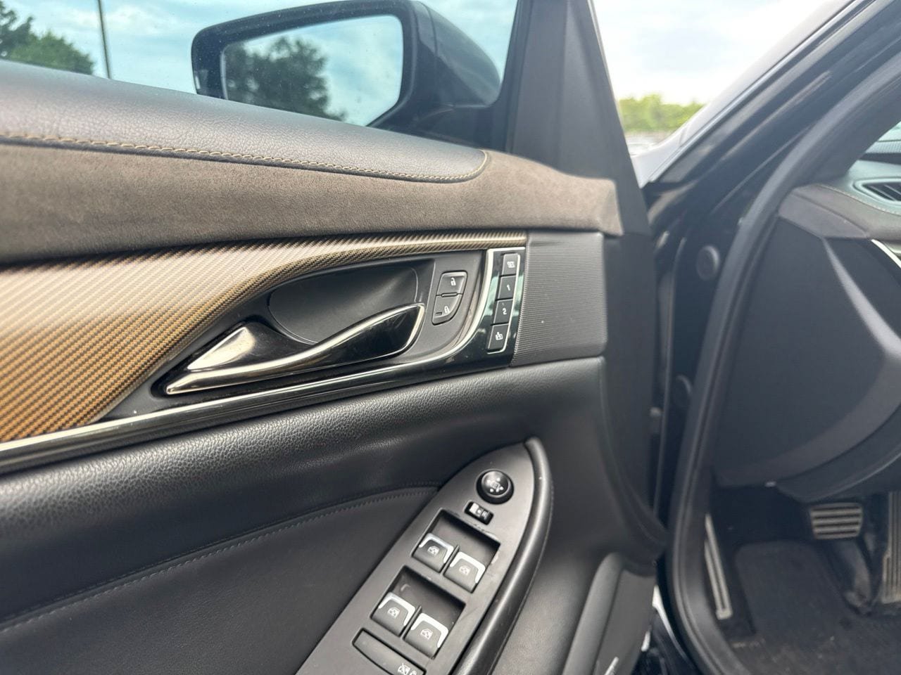 Used 2019 Cadillac CTS V w/ Luxury Package RWD image 16
