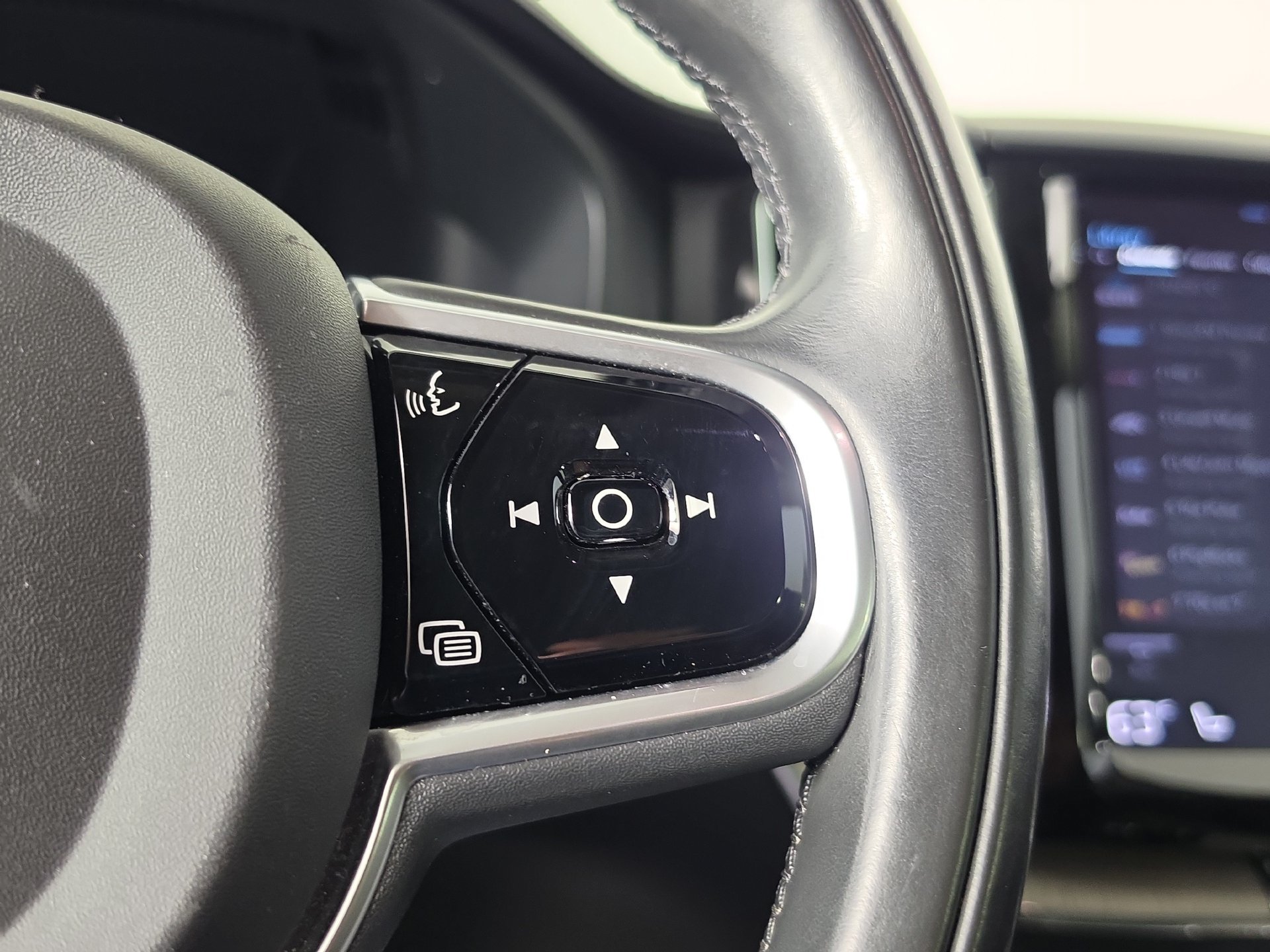 Used 2018 Volvo XC60 T6 Inscription w/ Convenience Package AWD/4WD image 11