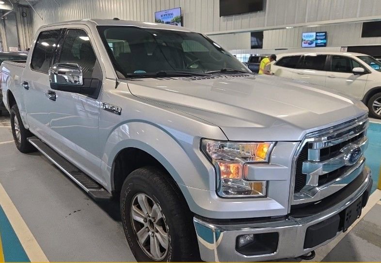 Used 2015 Ford F150 XLT w/ Trailer Tow Package image 5