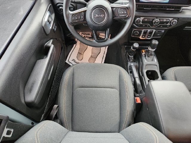 Used 2025 Jeep Wrangler Sport AWD/4WD image 16