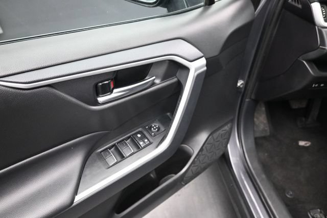 Used 2025 Toyota RAV4 XLE AWD/4WD image 14