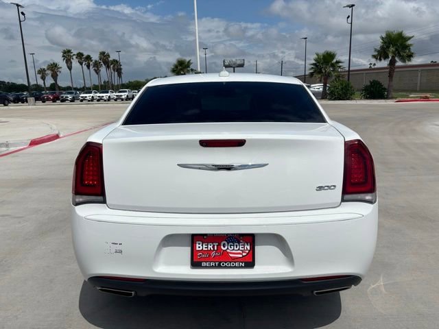 Used 2019 Chrysler 300 Touring w/ Sport Appearance Package RWD image 3