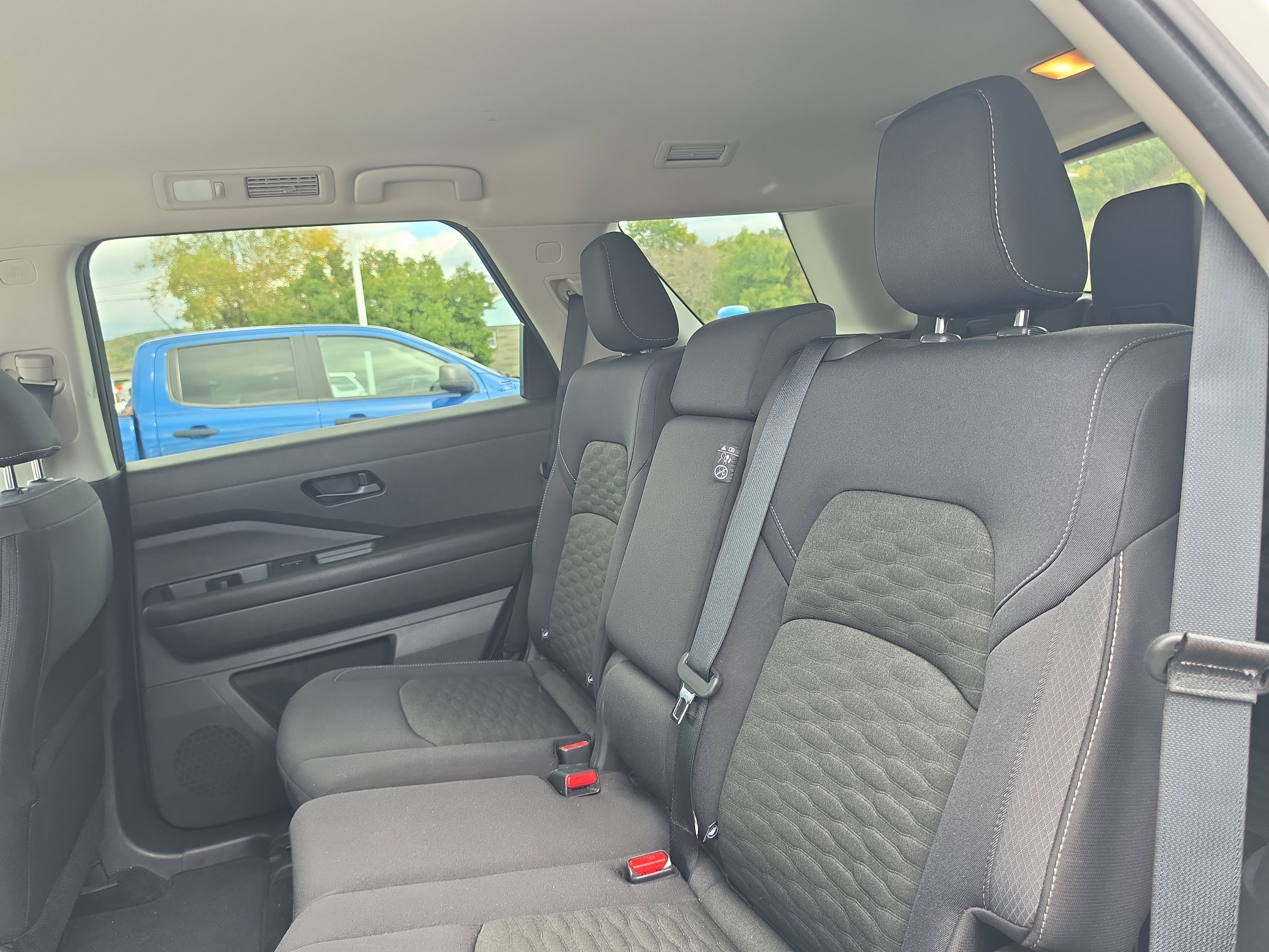 Used 2024 Nissan Pathfinder SV AWD/4WD image 15
