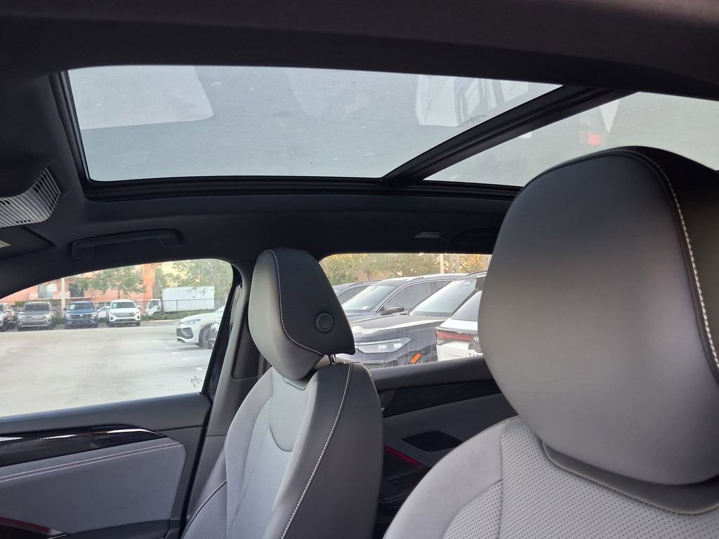 New 2026 Volkswagen Tiguan SE R-Line image 8