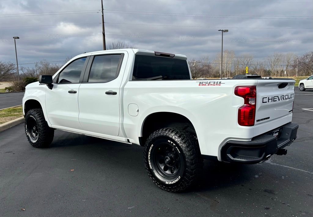 Used 2023 Chevrolet Silverado 1500 Custom Trail Boss w/ LPO, Dark Essentials Package image 5