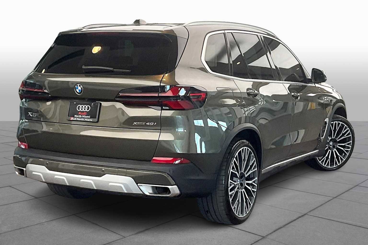 Used 2024 BMW X5 xDrive40i w/ Parking Assistance Package image 12