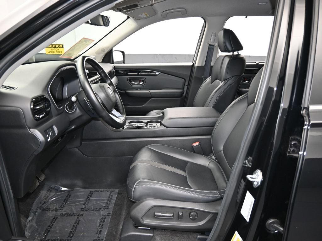 Used 2025 Honda Pilot EX-L image 11