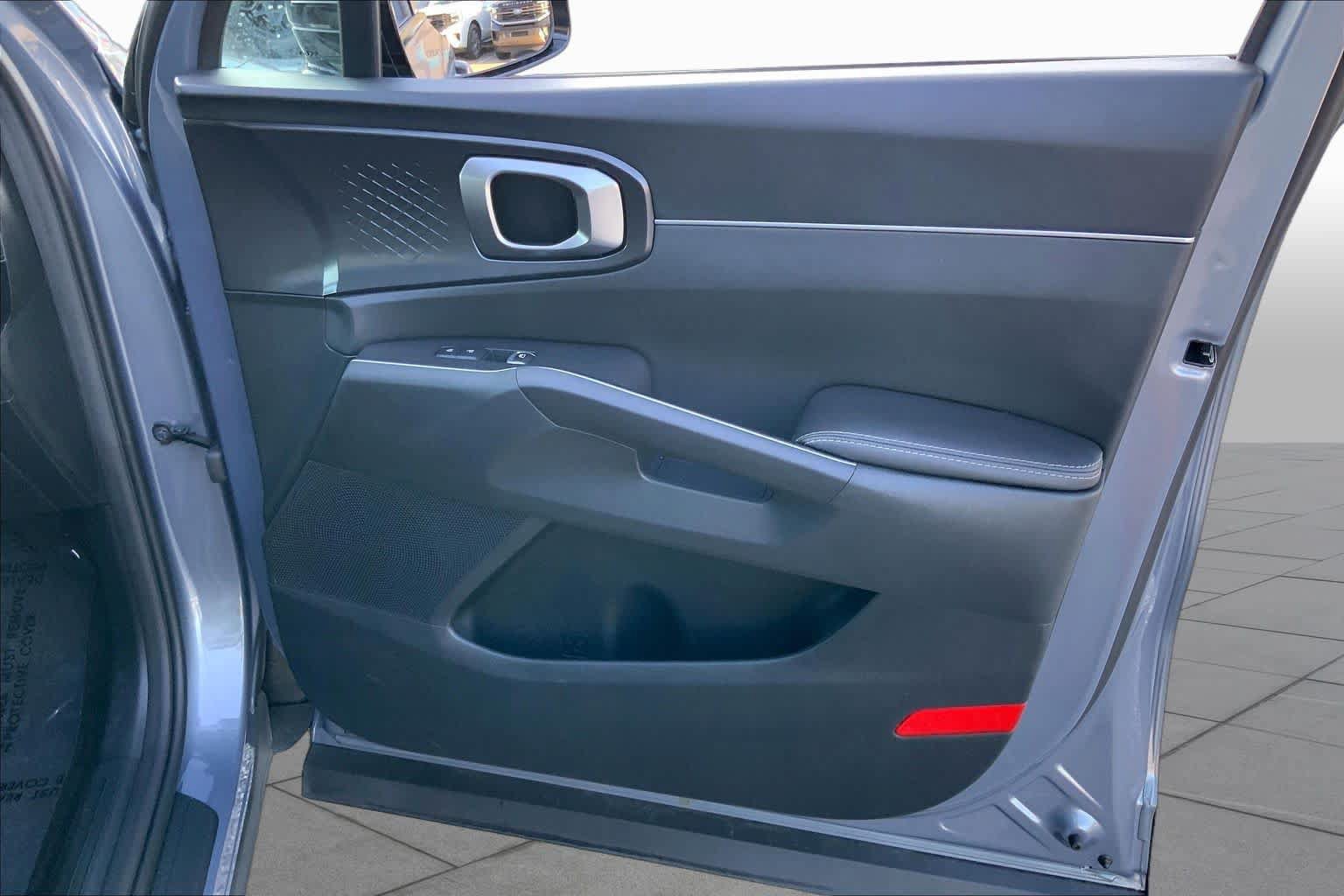 Used 2023 Kia Sorento S w/ Panoramic Sunroof Package FWD image 22
