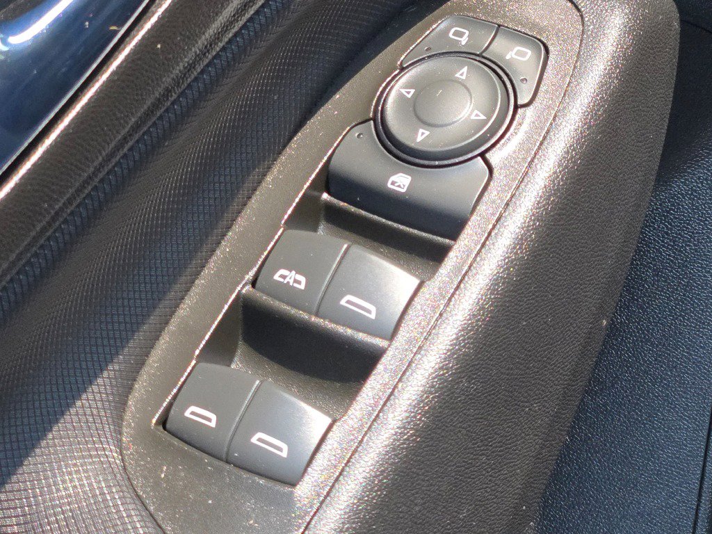 Used 2022 Chevrolet Equinox RS w/ Infotainment Package image 21