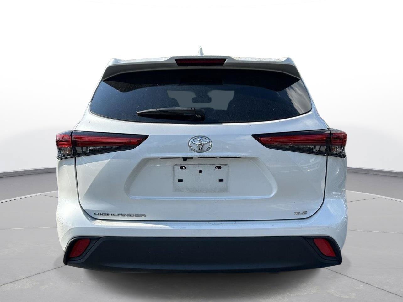 Used 2023 Toyota Highlander XLE FWD image 7