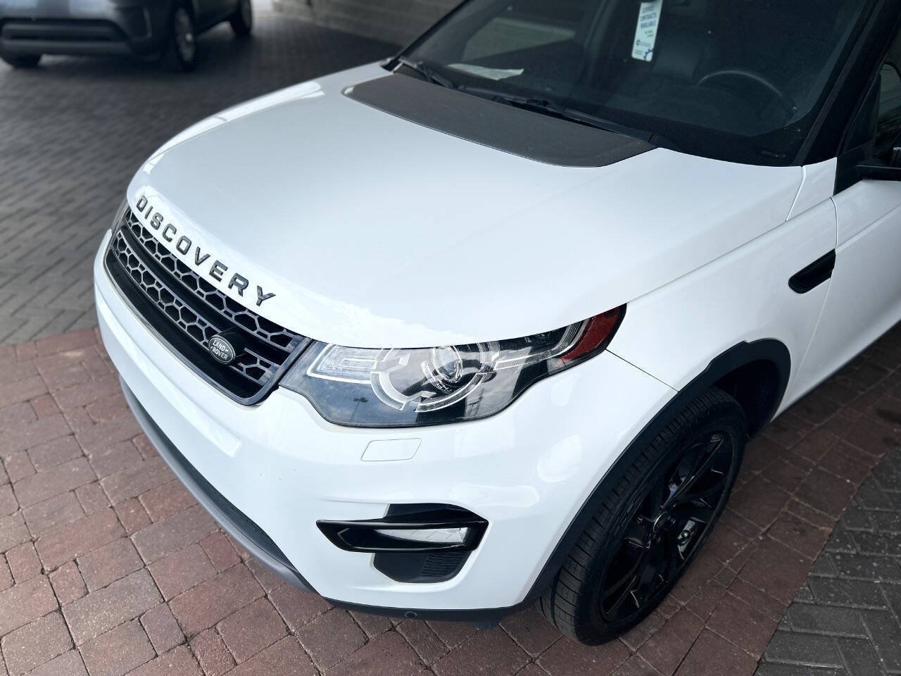 Used 2017 Land Rover Discovery Sport HSE AWD/4WD image 32