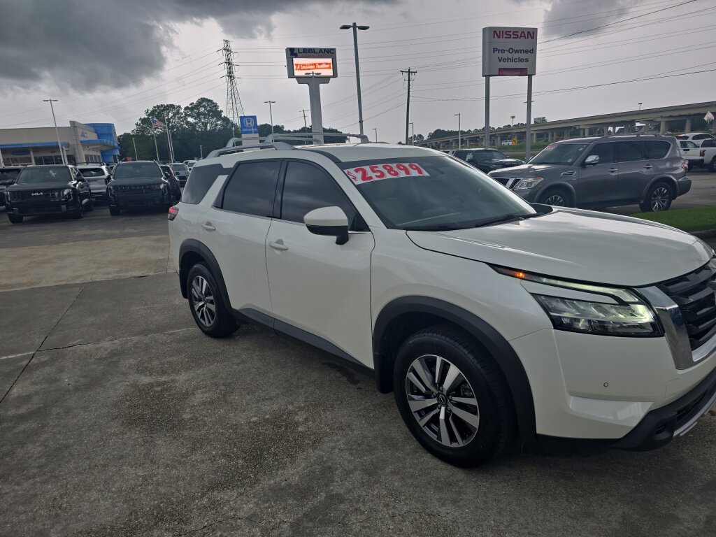 Used 2024 Nissan Pathfinder SL FWD image 8