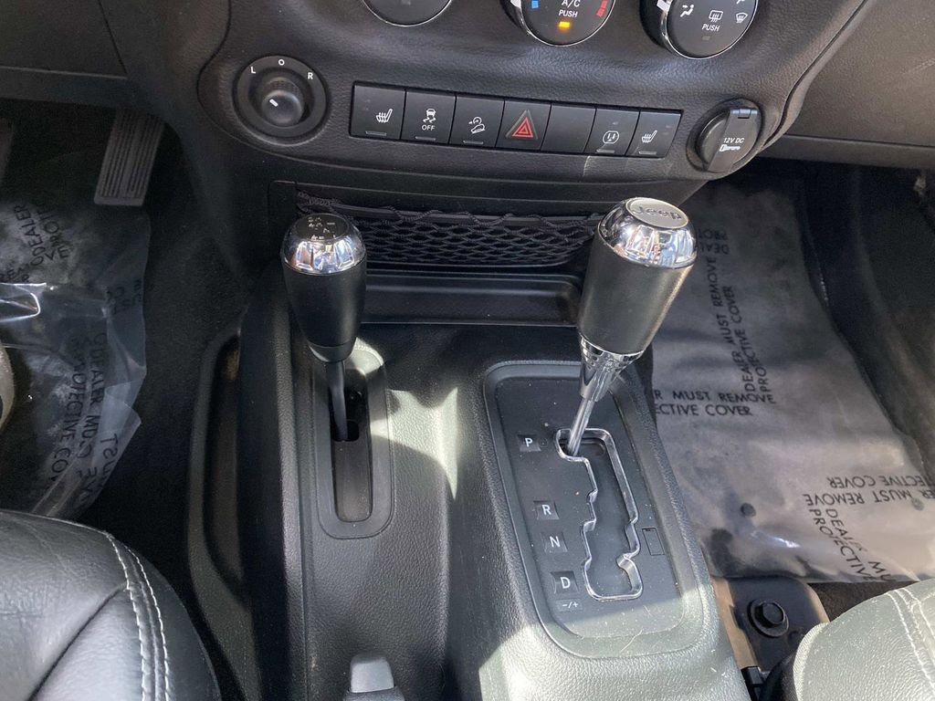 Used 2018 Jeep Wrangler Unlimited Sahara AWD/4WD image 31