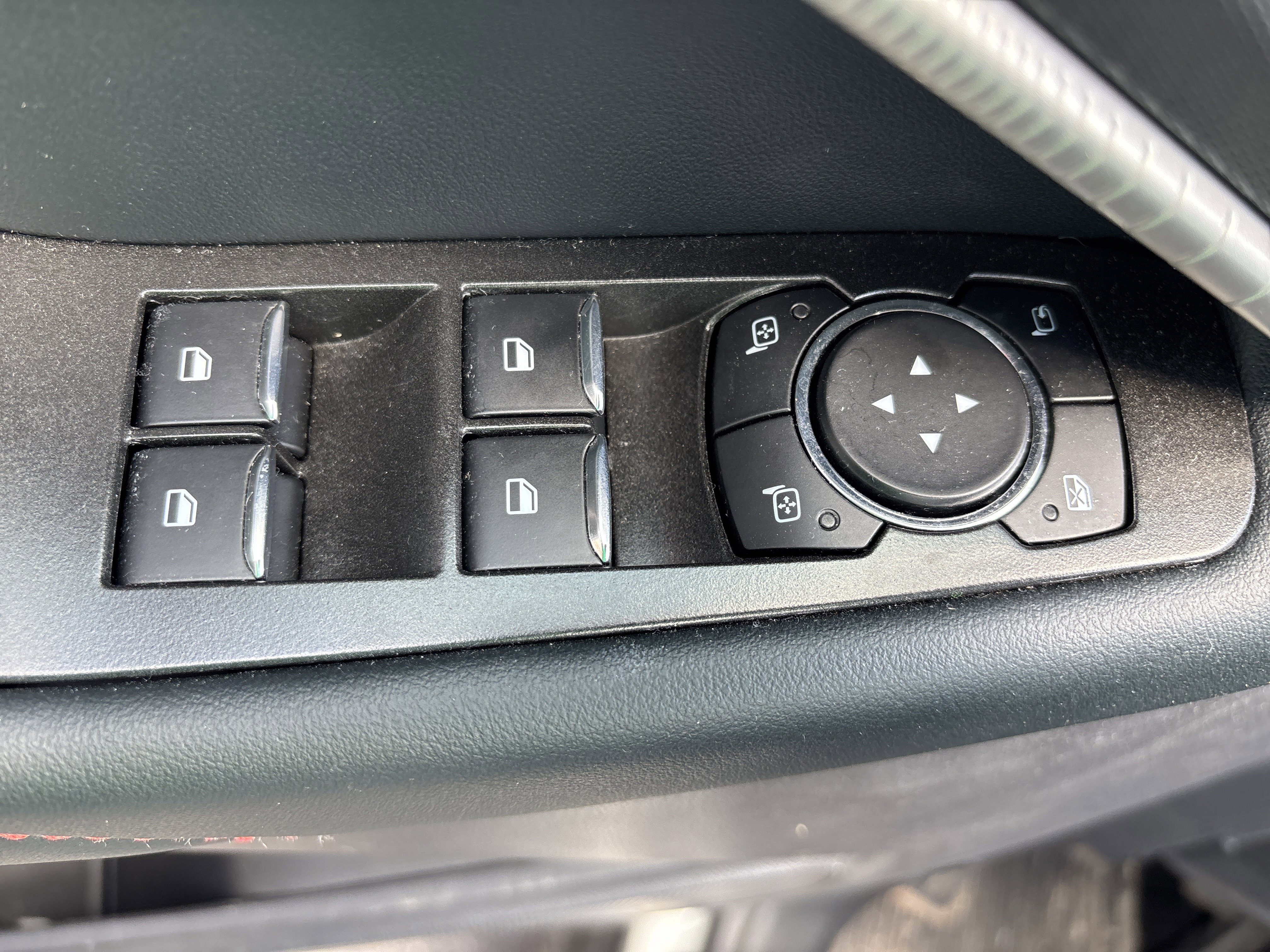 Used 2025 Ford Explorer ST-Line w/ Premium Package AWD/4WD image 18