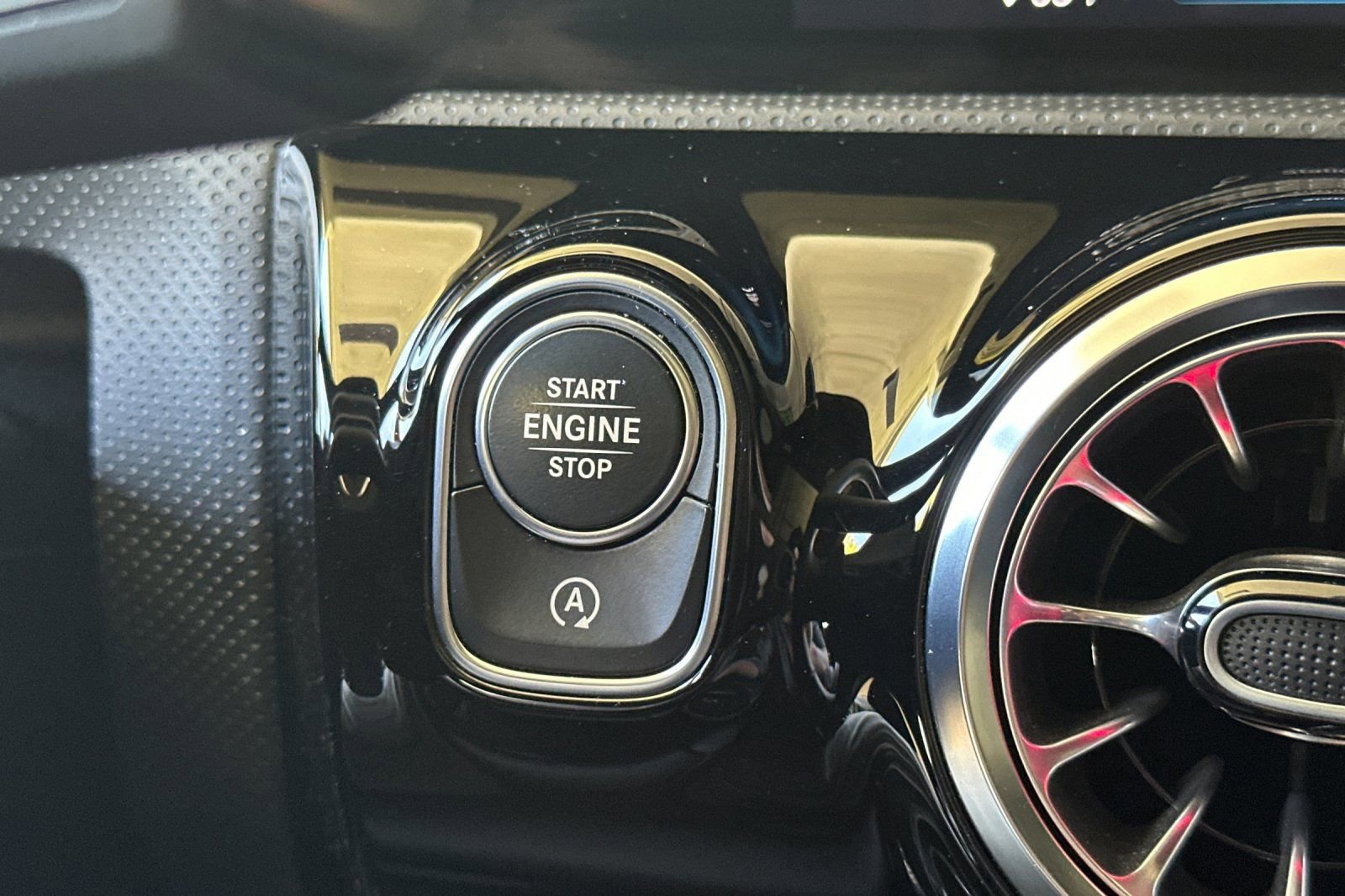 Used 2023 Mercedes-Benz CLA 250 image 32
