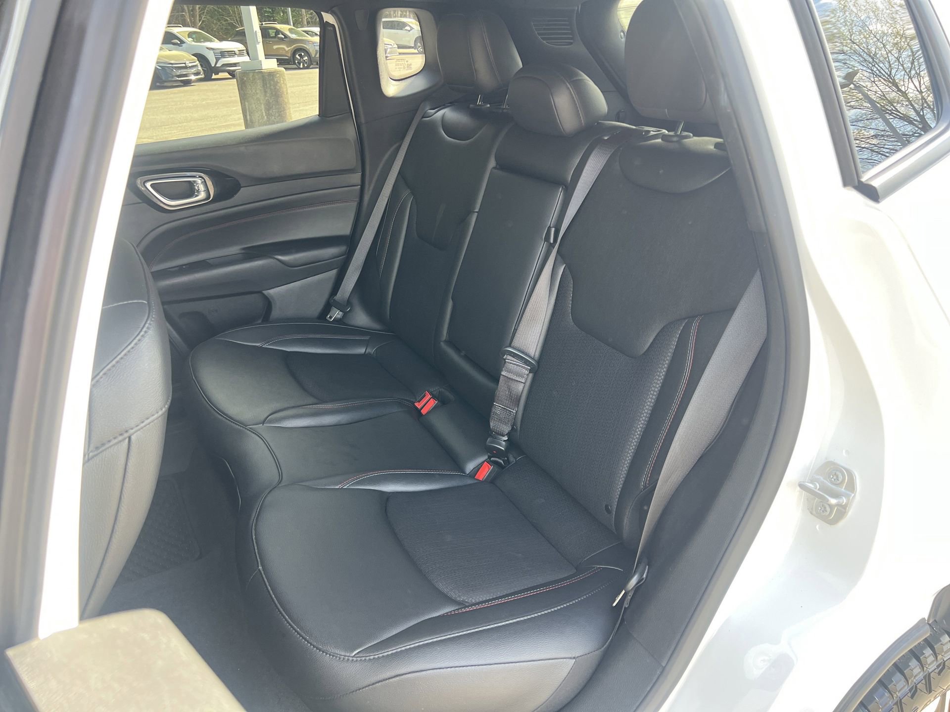 Used 2025 Jeep Compass Trailhawk image 14