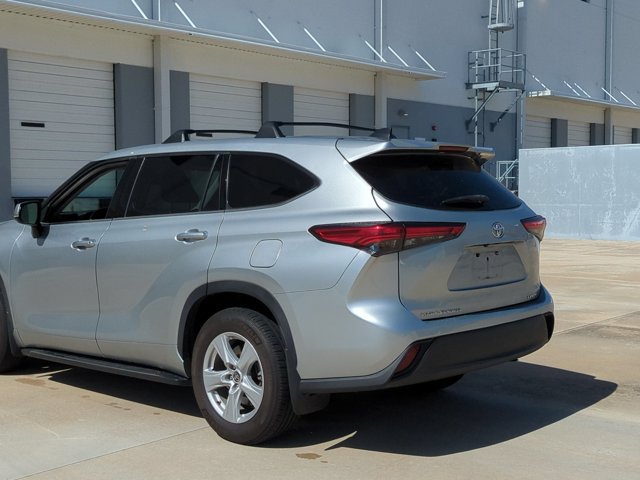 Used 2022 Toyota Highlander L FWD image 7
