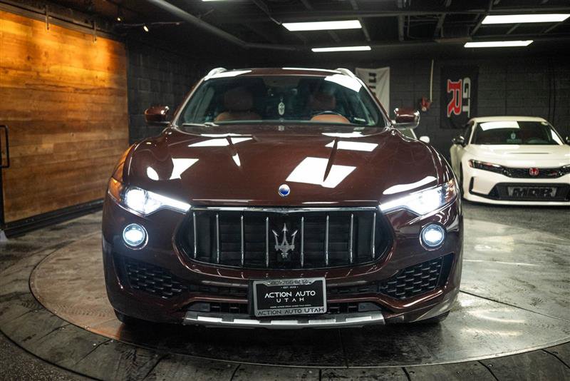 Used 2017 Maserati Levante w/ Luxury Package AWD/4WD image 4