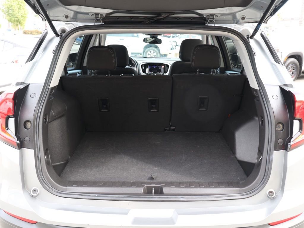 Used 2024 GMC Terrain SLE image 16