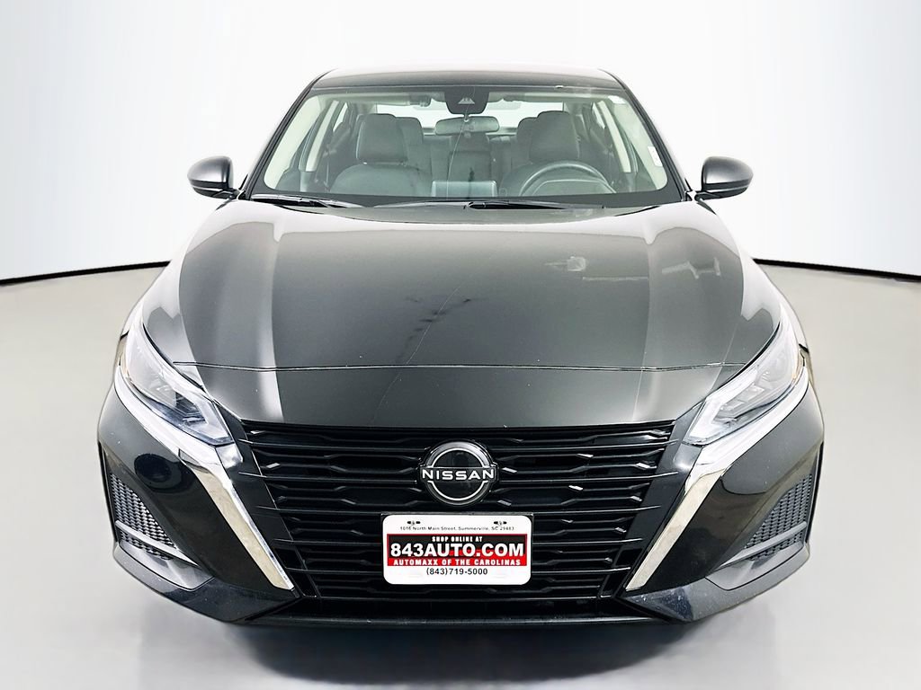 Used 2024 Nissan Altima 2.5 SV FWD image 2