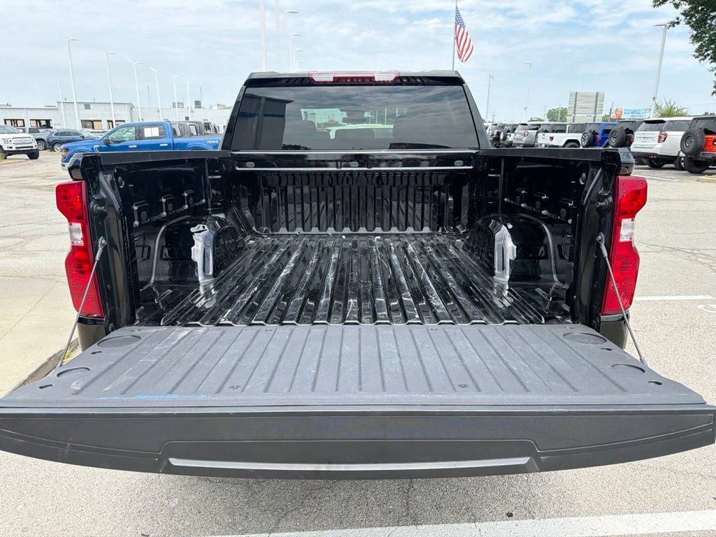 Used 2025 Chevrolet Silverado 1500 LT AWD/4WD image 13