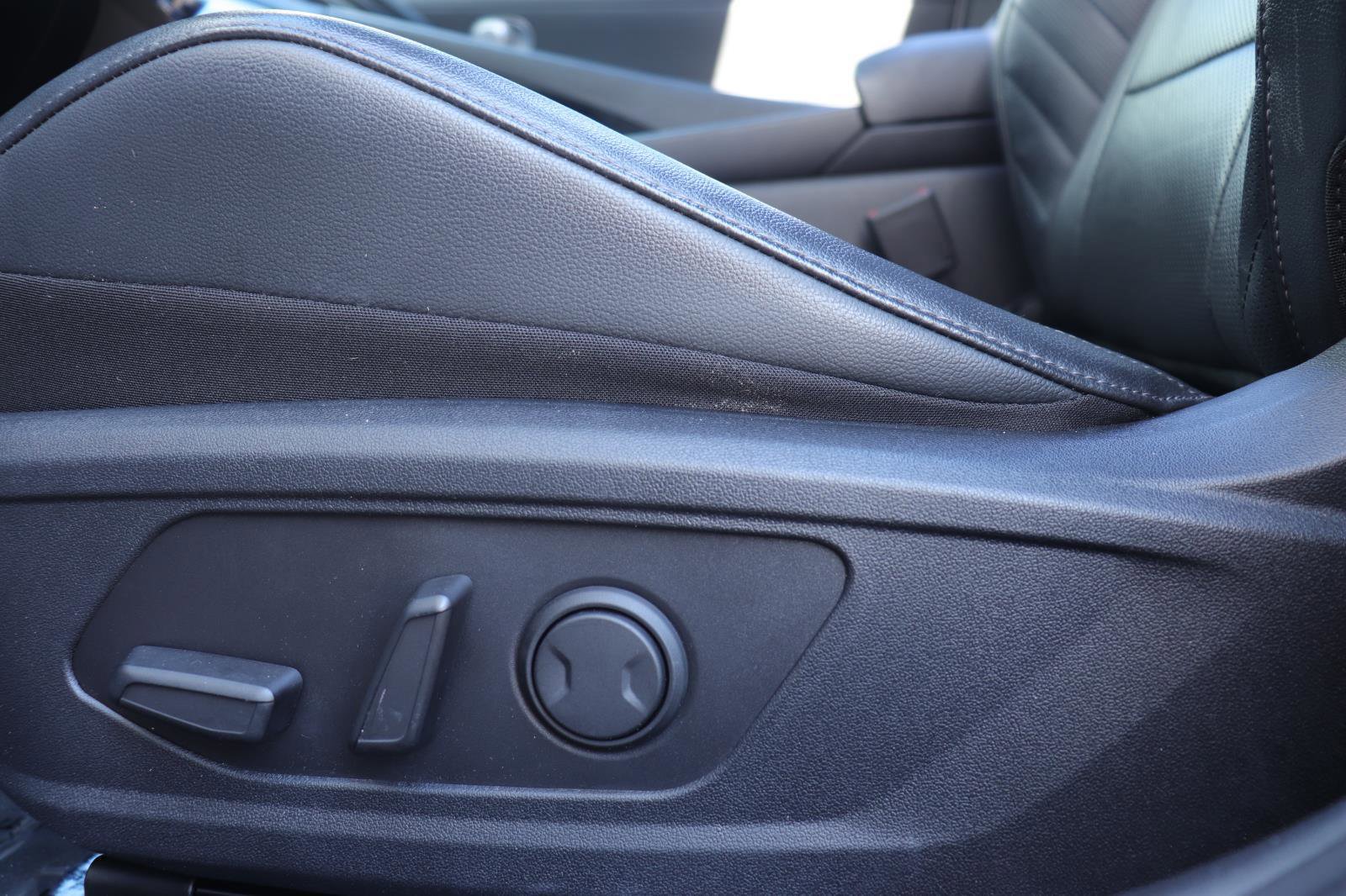 Used 2023 Hyundai Elantra Limited w/ Cargo Package image 22