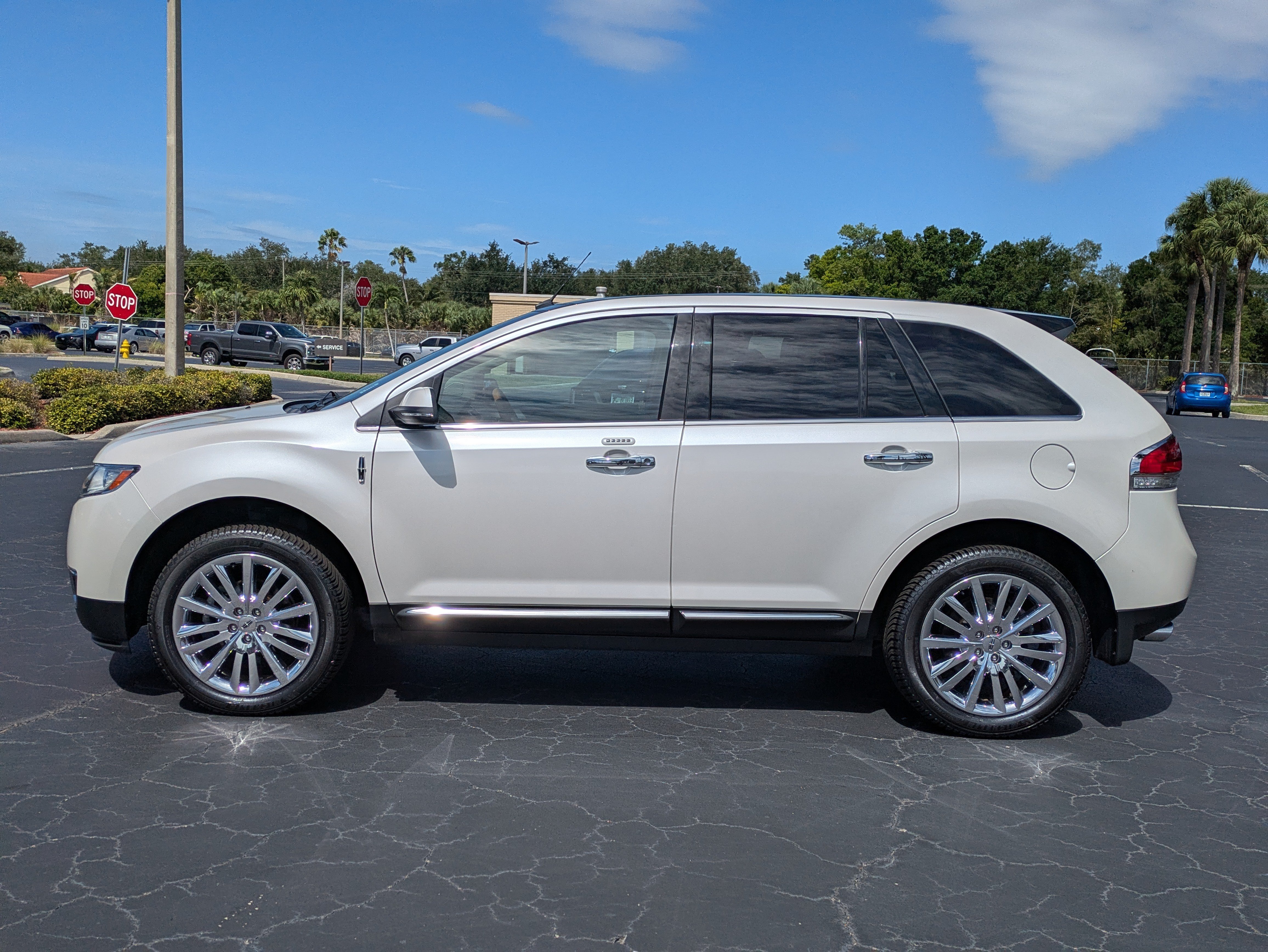 Used 2014 Lincoln MKX AWD w/ Equipment Group 102A image 3