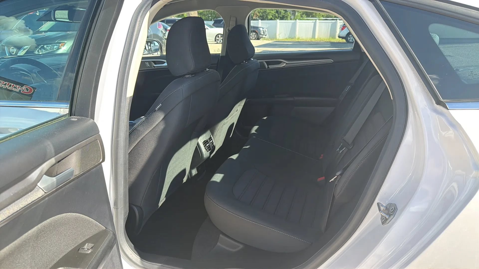Used 2020 Ford Fusion SE FWD image 19