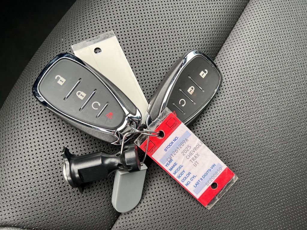 Used 2025 Chevrolet Trax RS w/ Driver Confidence Package image 26