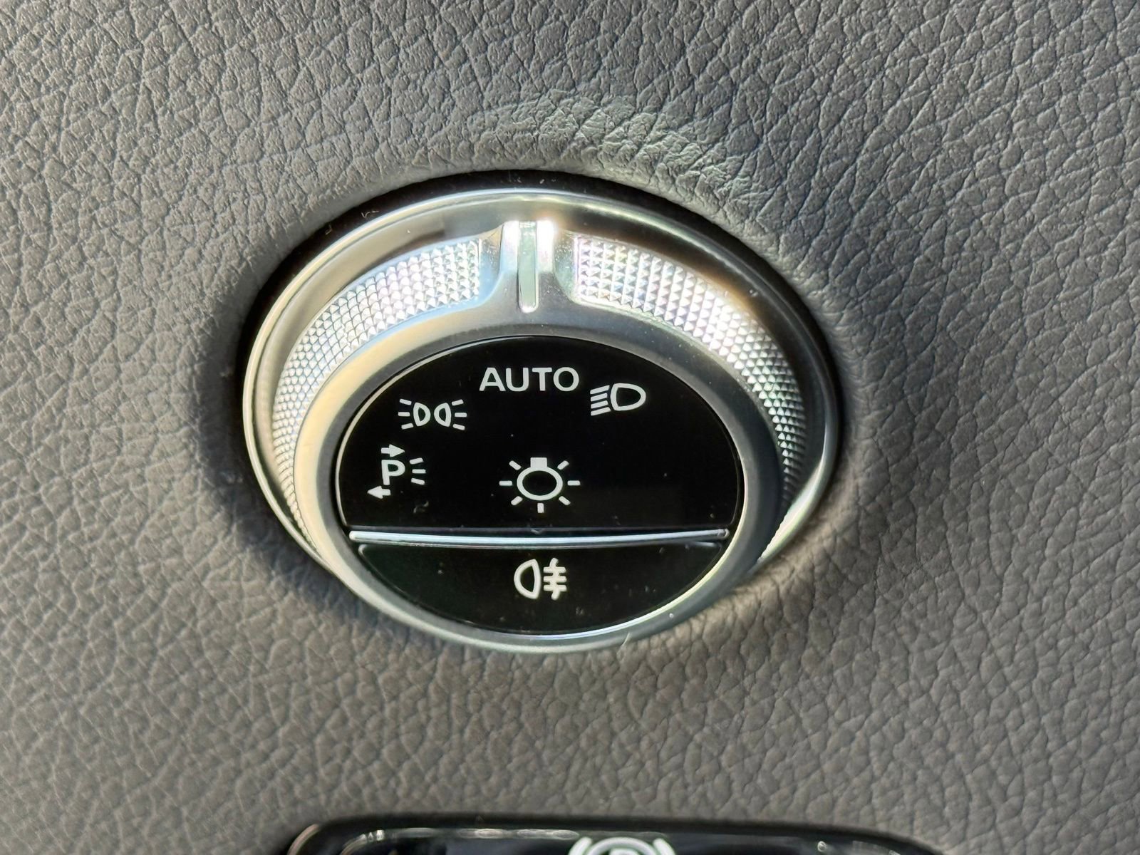Used 2026 Mercedes-Benz GLC 300 image 29