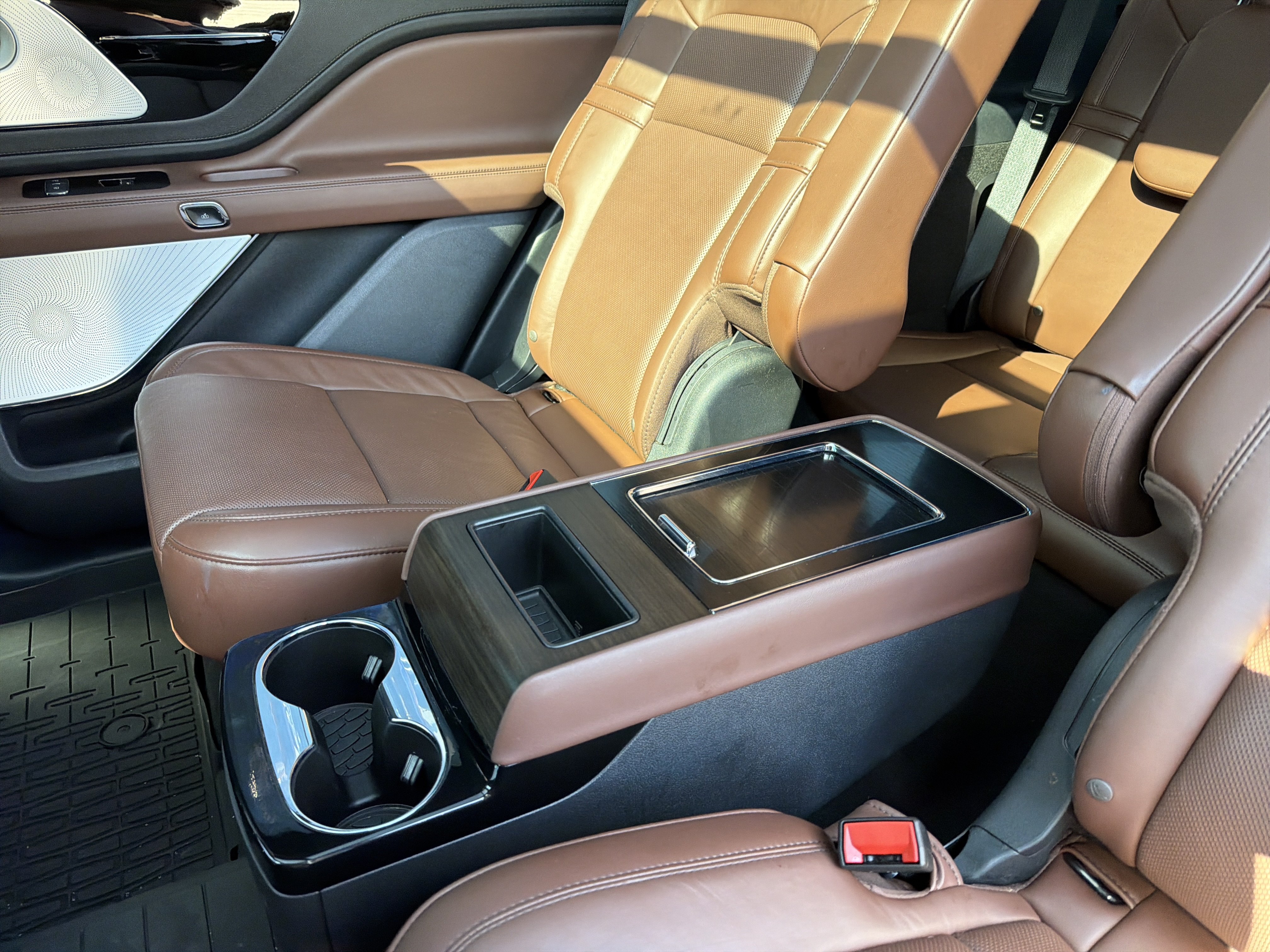 Used 2025 Lincoln Aviator Reserve w/ Luxury Package RWD image 21