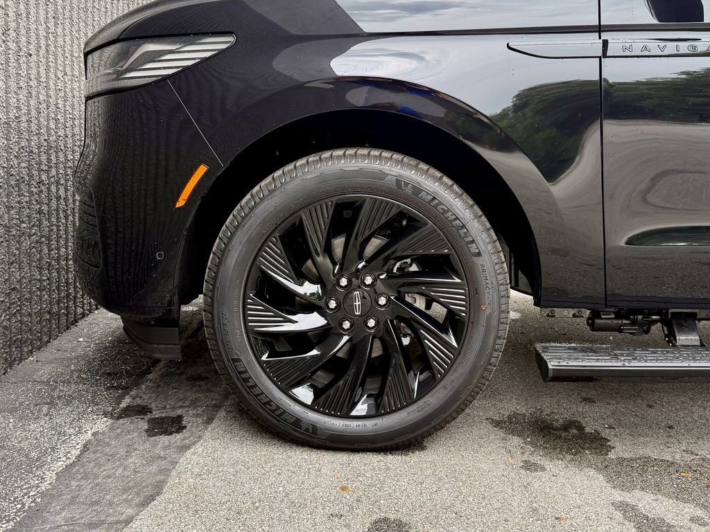 Used 2025 Lincoln Navigator Reserve w/ Jet Appearance Package AWD/4WD image 45