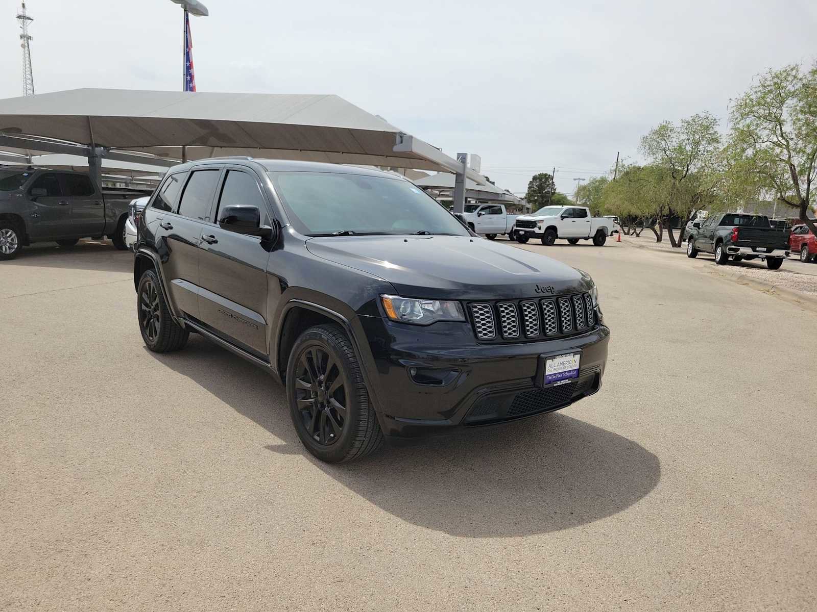 Used 2019 Jeep Grand Cherokee Altitude image 2