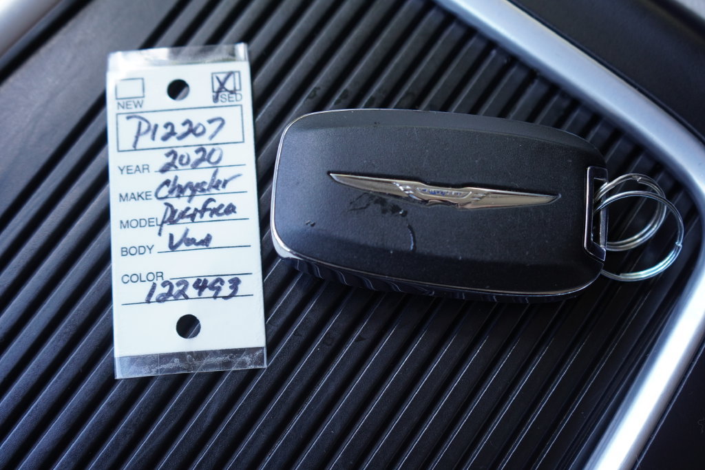 Used 2020 Chrysler Pacifica Limited FWD image 36