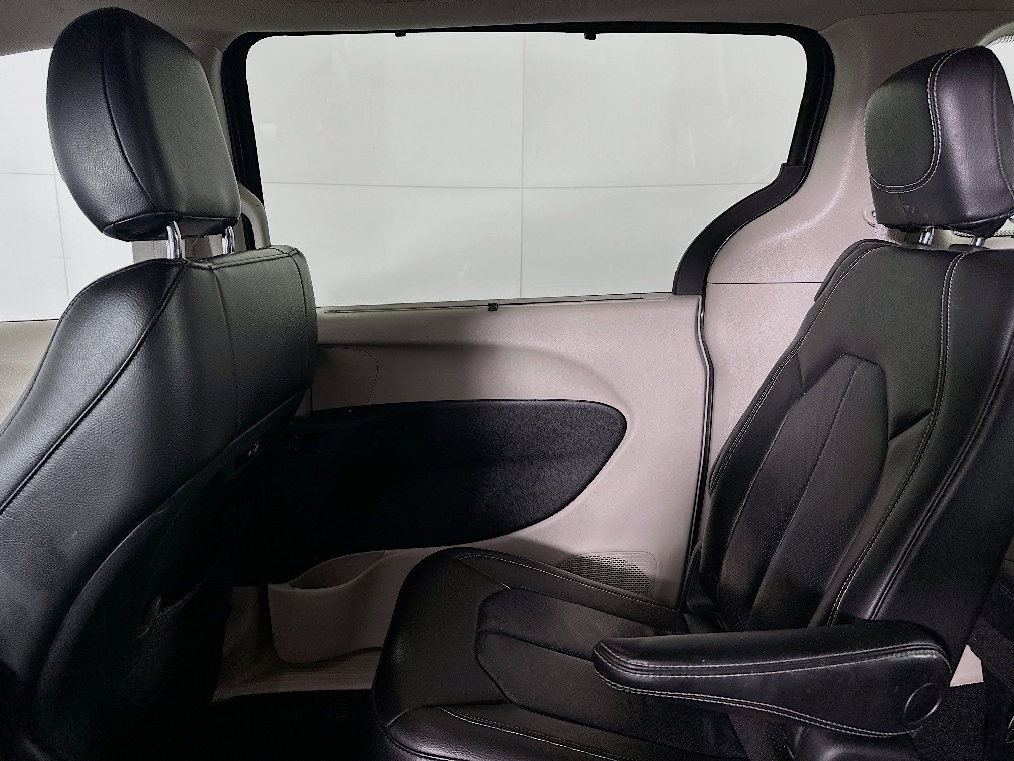 Used 2022 Chrysler Pacifica Touring-L image 25