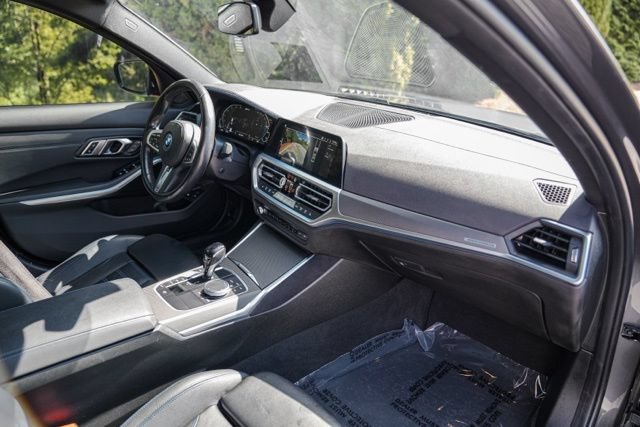 Used 2022 BMW 330e w/ M Sport Package RWD image 27