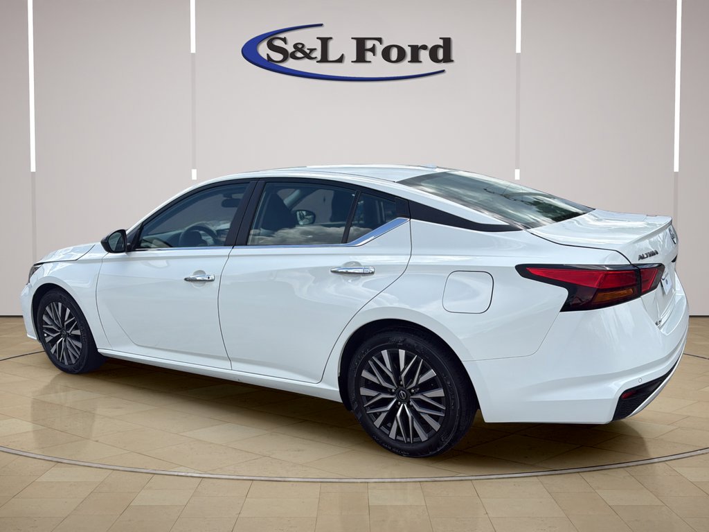 Used 2025 Nissan Altima 2.5 SV FWD image 4