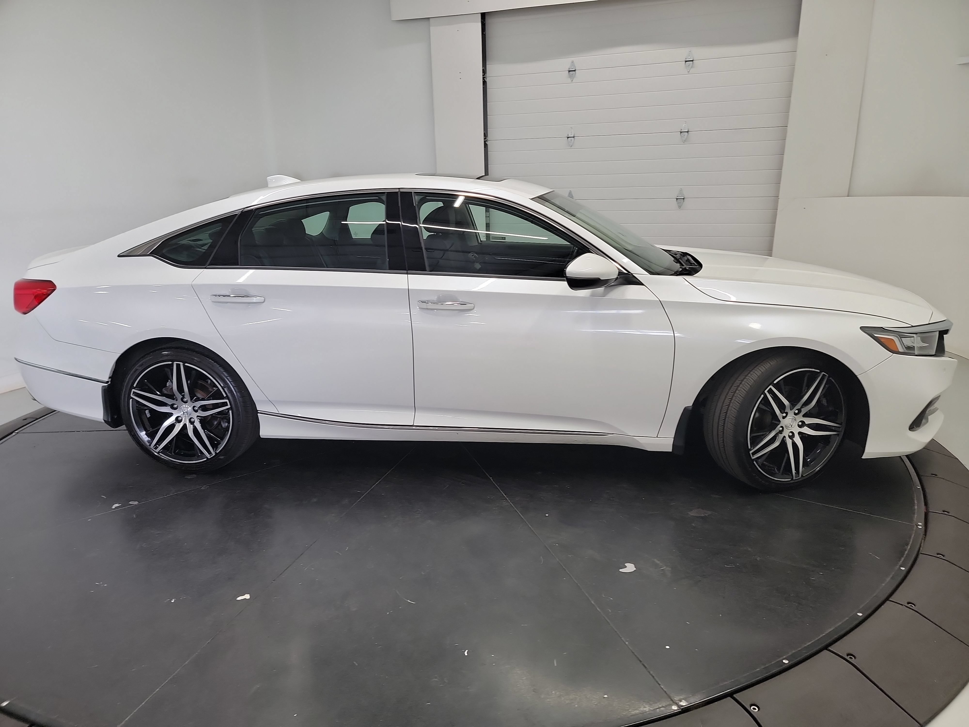 Used 2021 Honda Accord Touring image 11