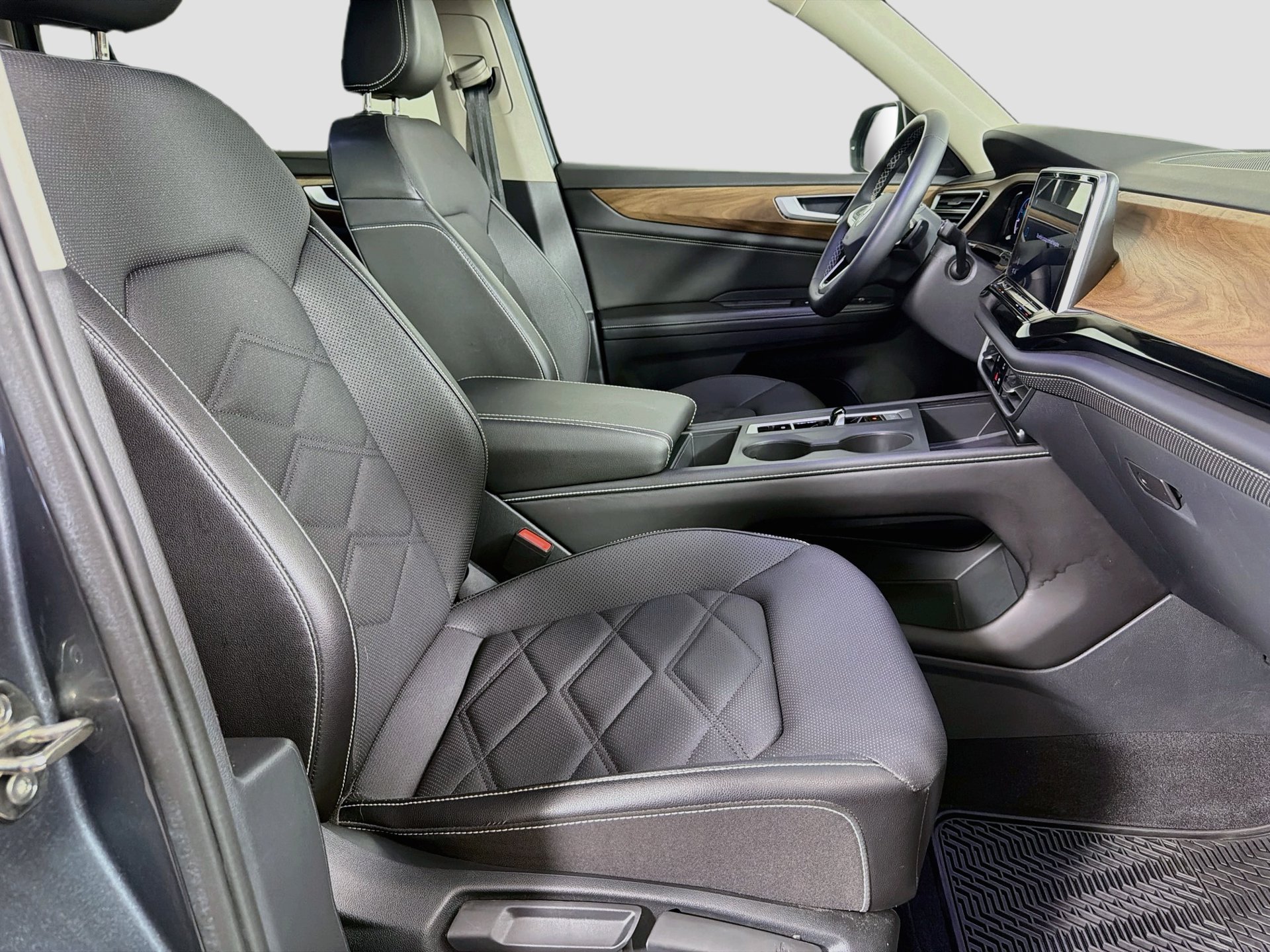 Certified 2024 Volkswagen Atlas SE FWD image 28