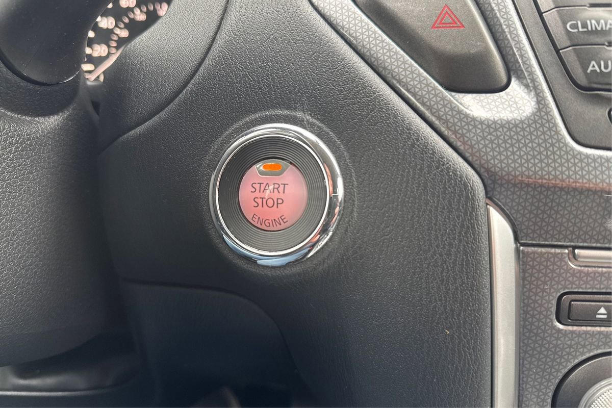 Used 2020 Nissan Pathfinder SL FWD image 32