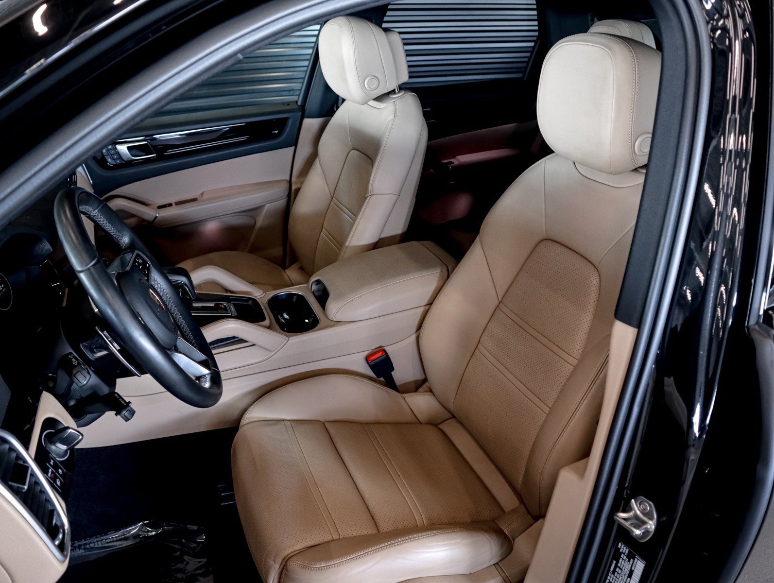 Certified 2023 Porsche Cayenne AWD/4WD image 5