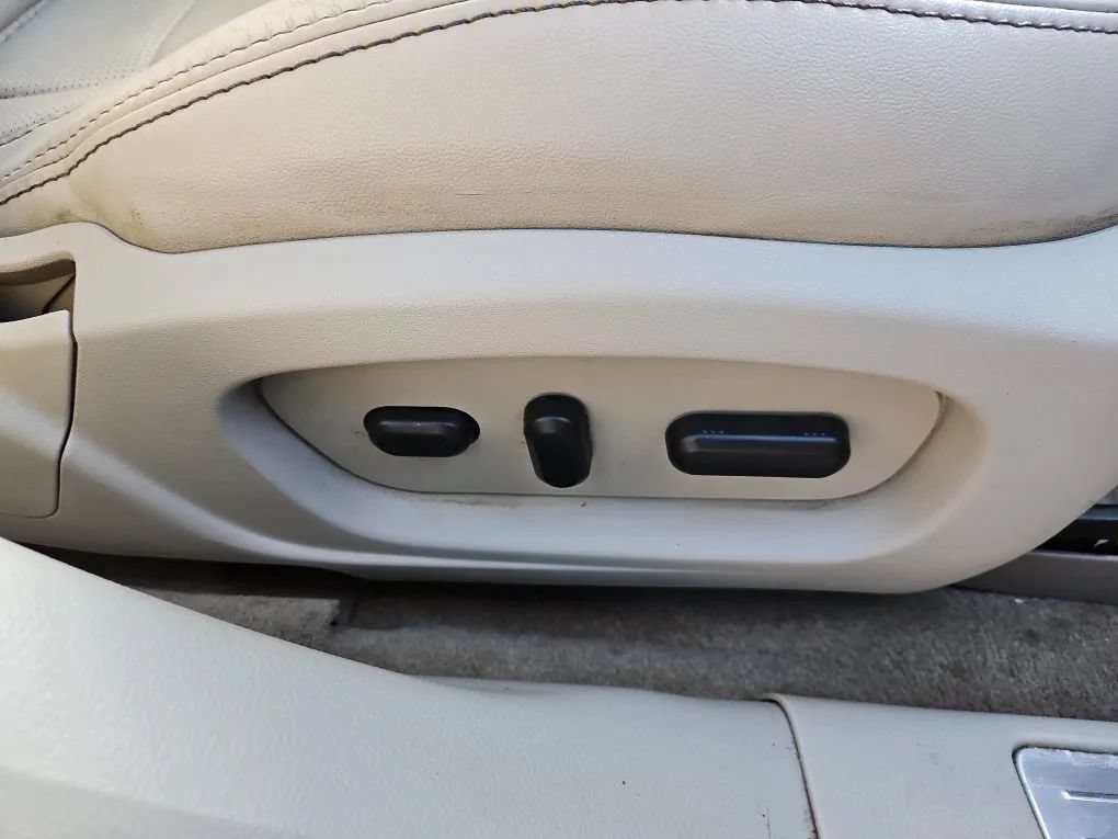 Used 2012 Ford Taurus Limited FWD image 8