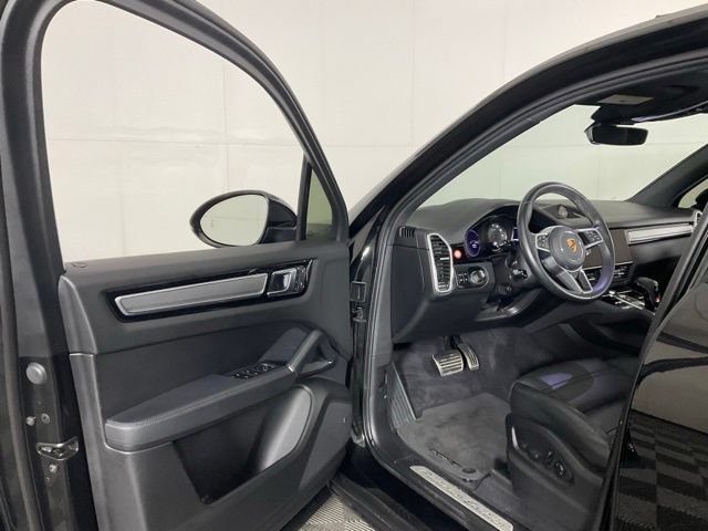 Used 2023 Porsche Cayenne S Platinum AWD/4WD image 22