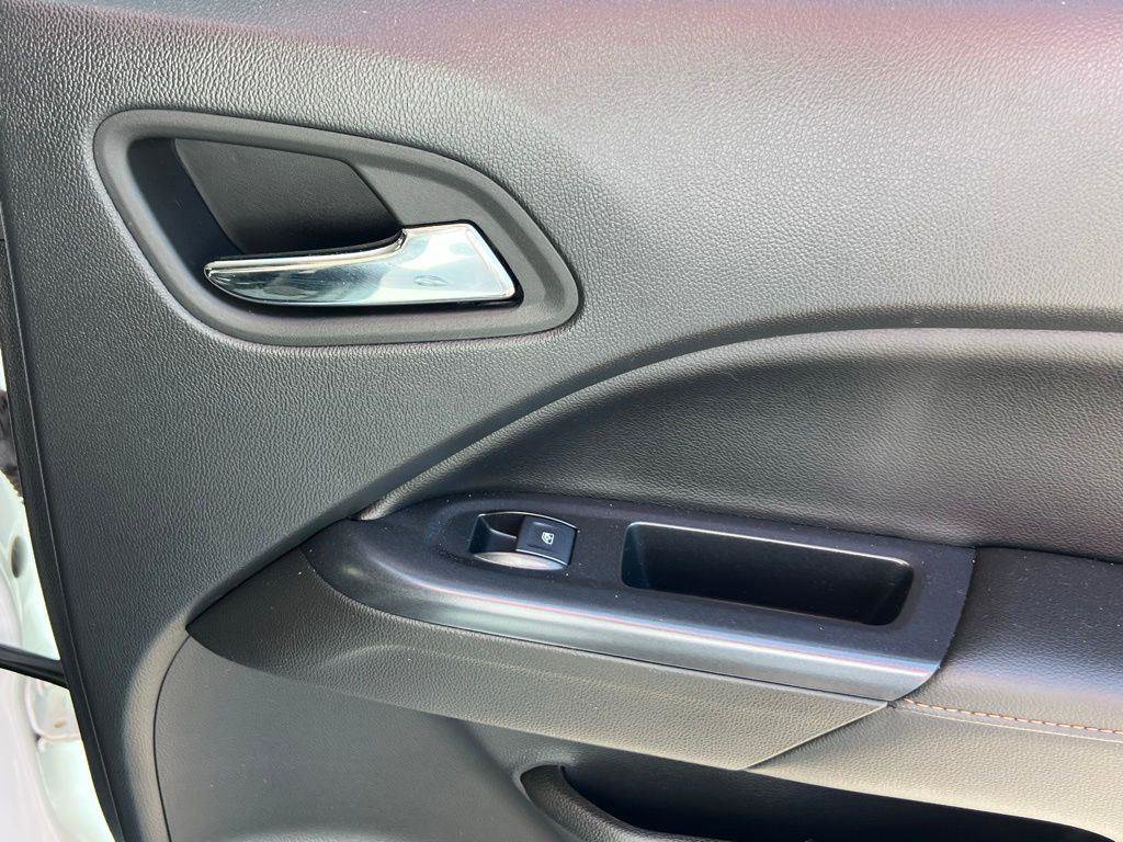 Used 2022 GMC Canyon AT4 image 16