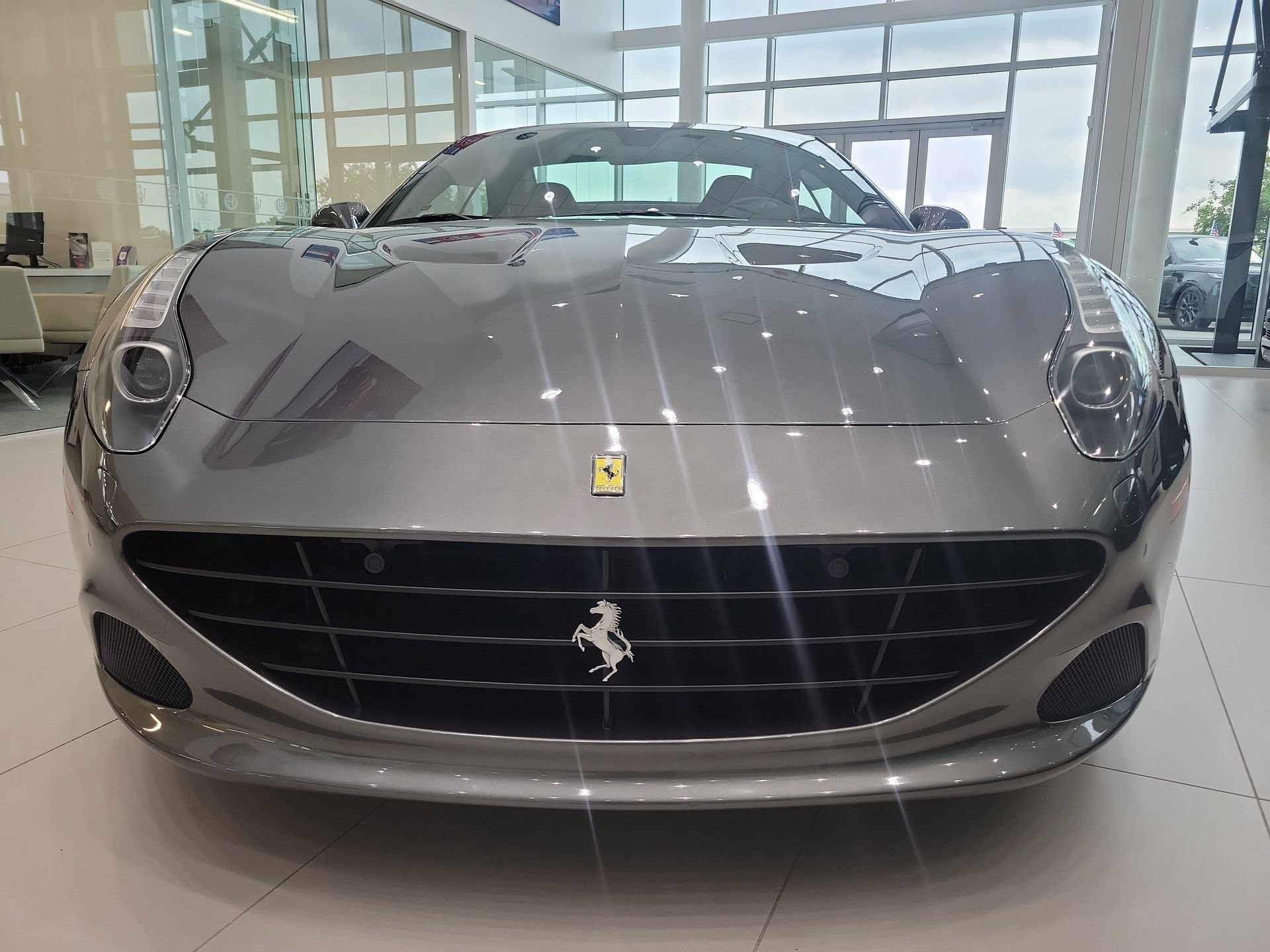 Used 2017 Ferrari California T RWD image 30