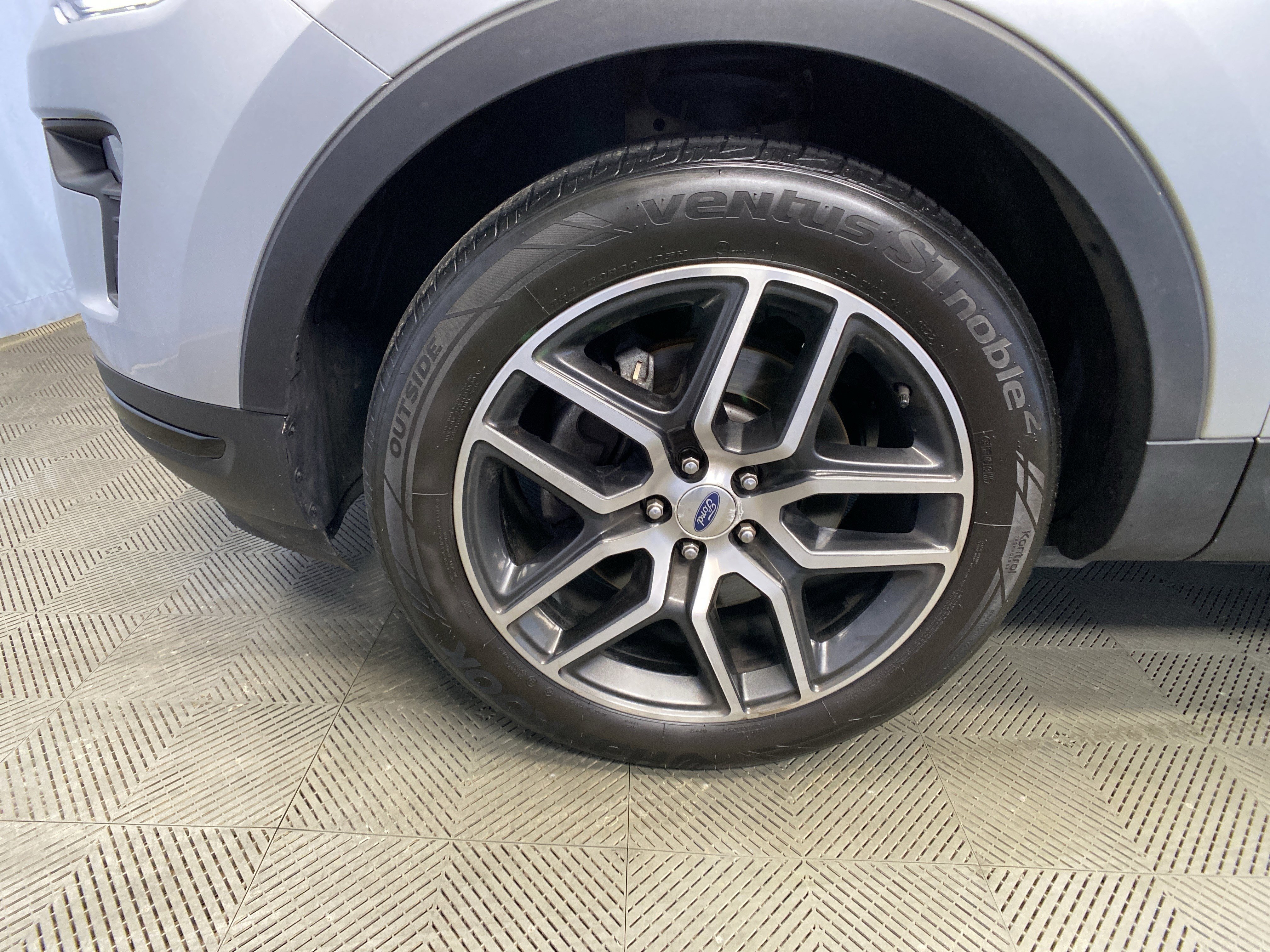 Used 2018 Ford Explorer Sport image 45