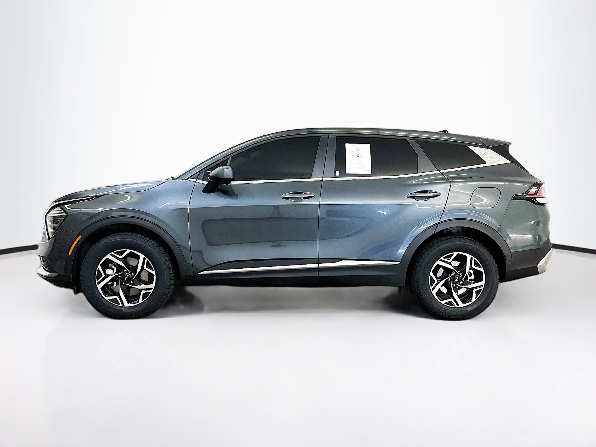 Used 2024 Kia Sportage LX image 4